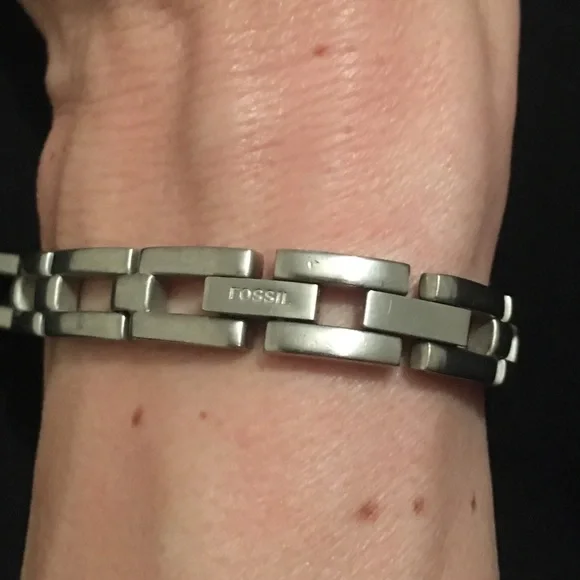 Vintage Purple Face Fossil Watch - Picture 5 of 9